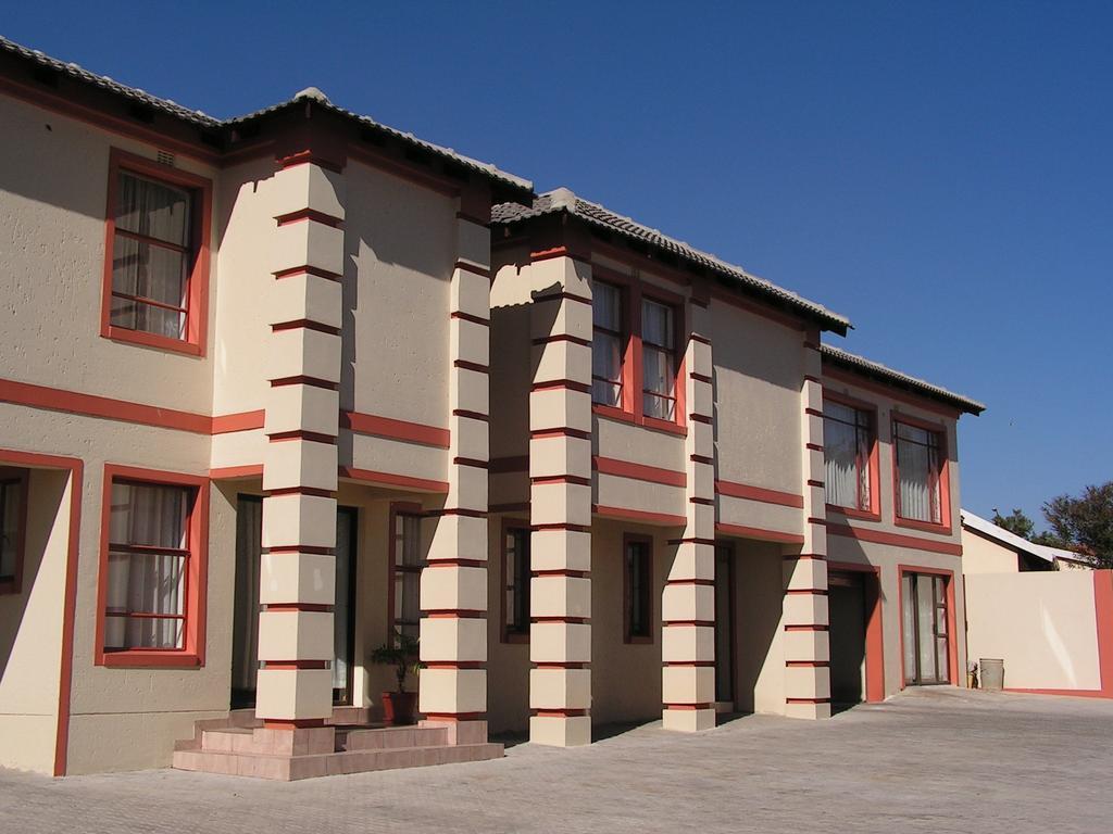 Moshitametsi Guesthouse Kempton Park Exterior photo