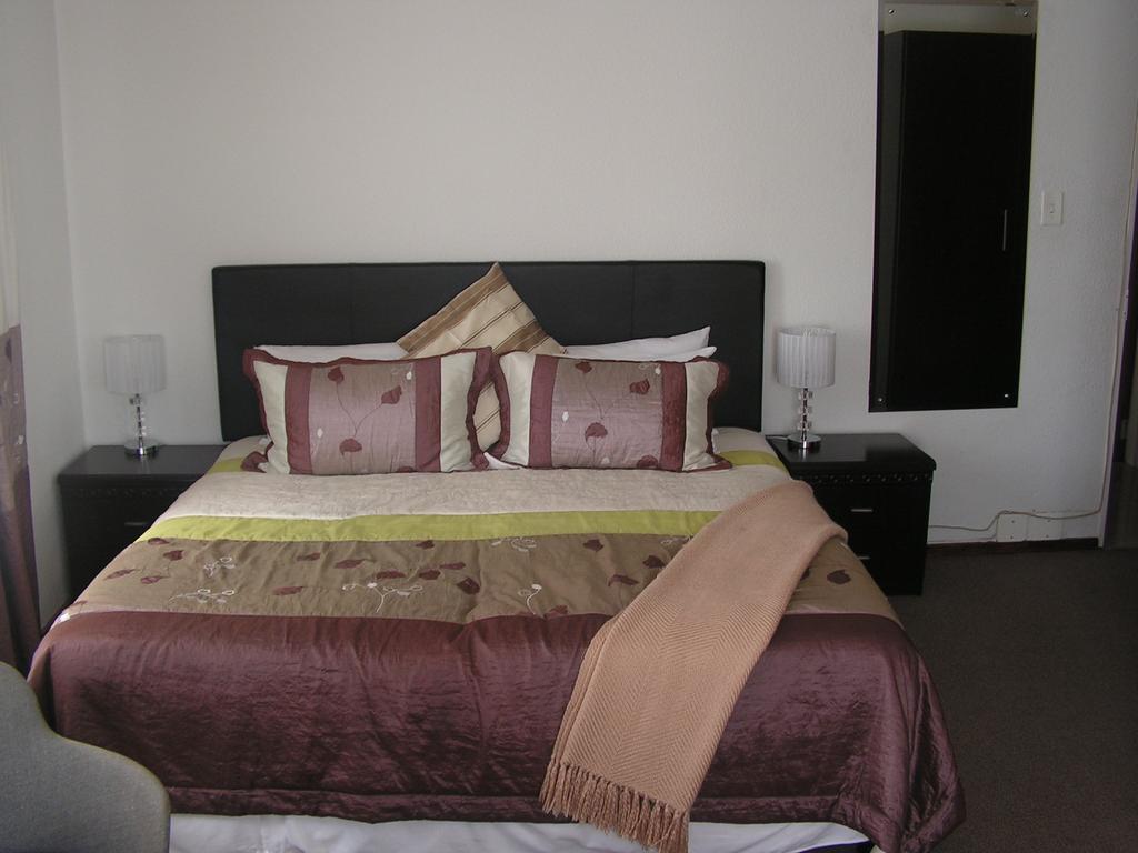 Moshitametsi Guesthouse Kempton Park Room photo