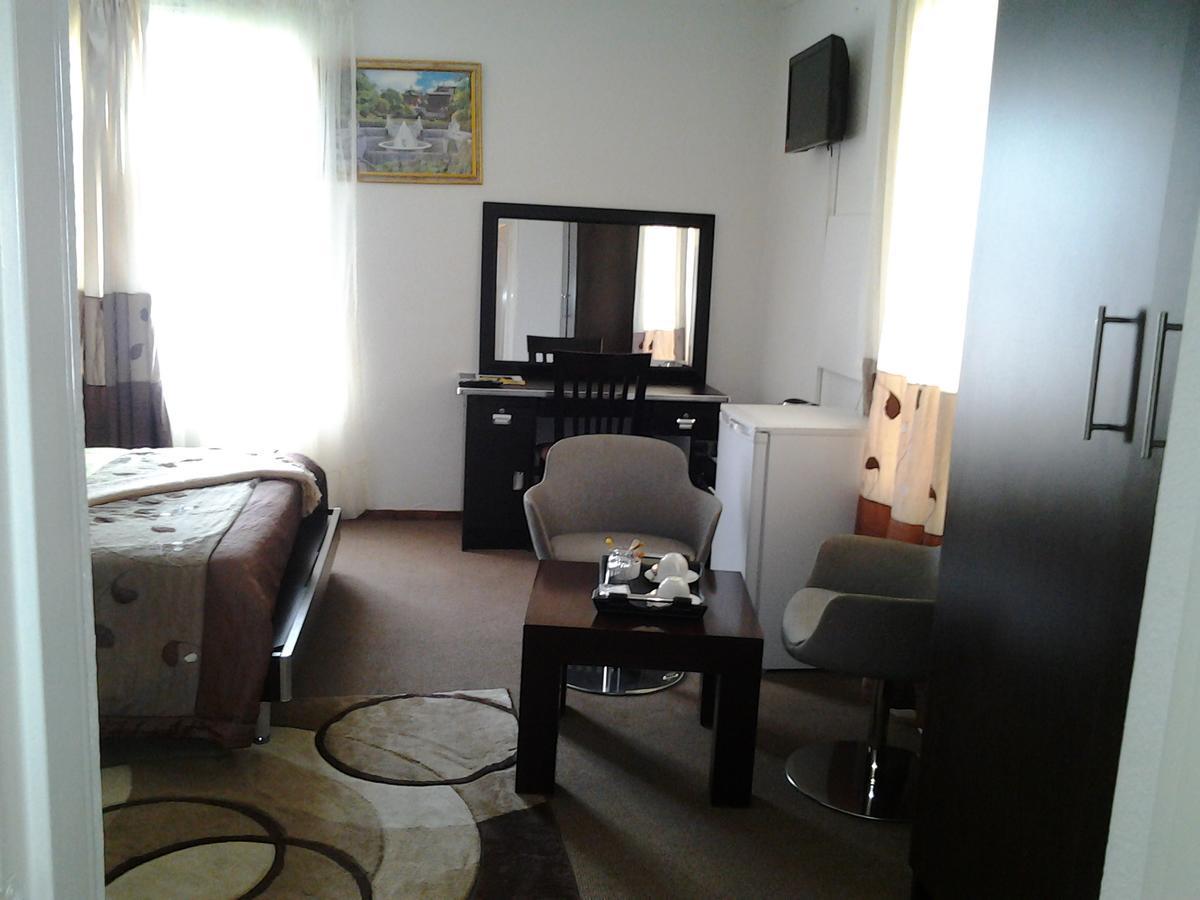 Moshitametsi Guesthouse Kempton Park Exterior photo