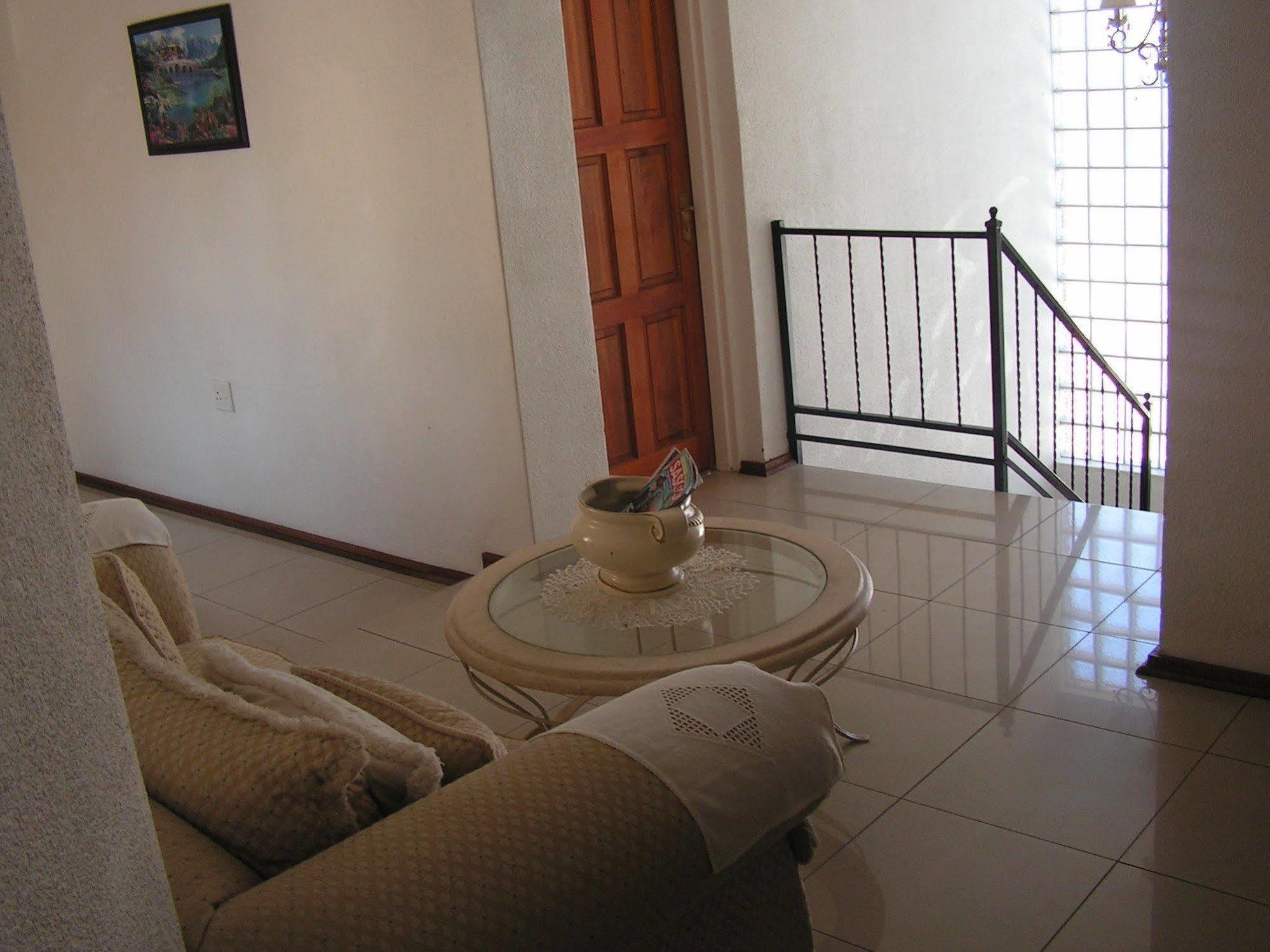 Moshitametsi Guesthouse Kempton Park Exterior photo