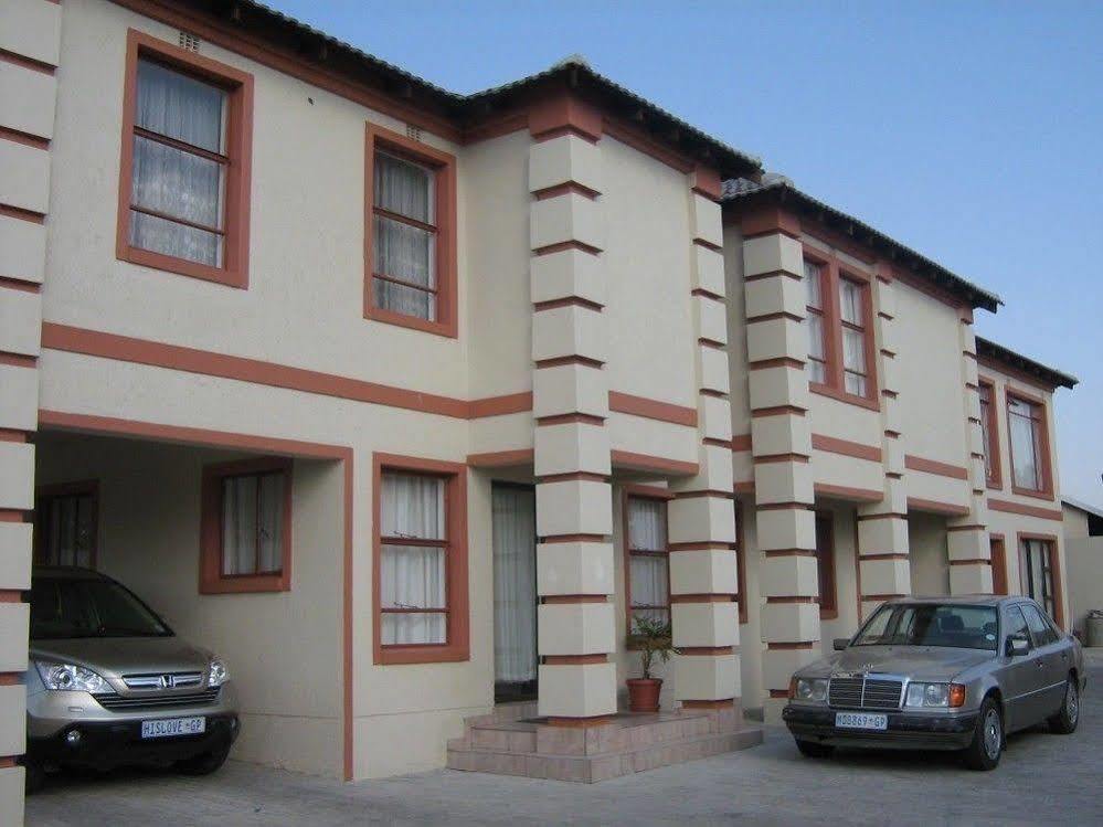 Moshitametsi Guesthouse Kempton Park Exterior photo